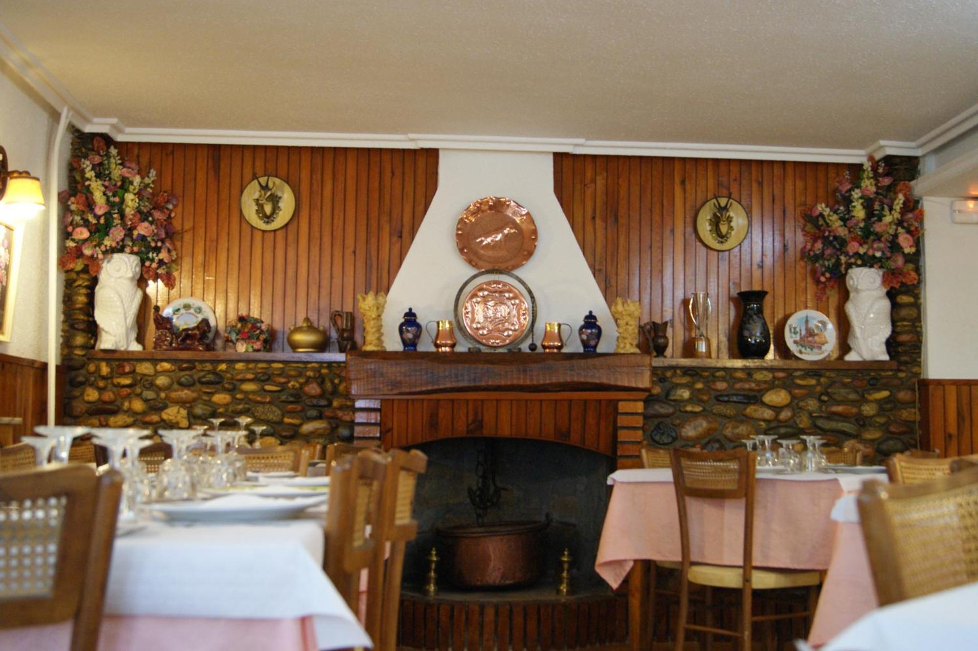 Hostal Pirineos Meliz Bielsa Ngoại thất bức ảnh