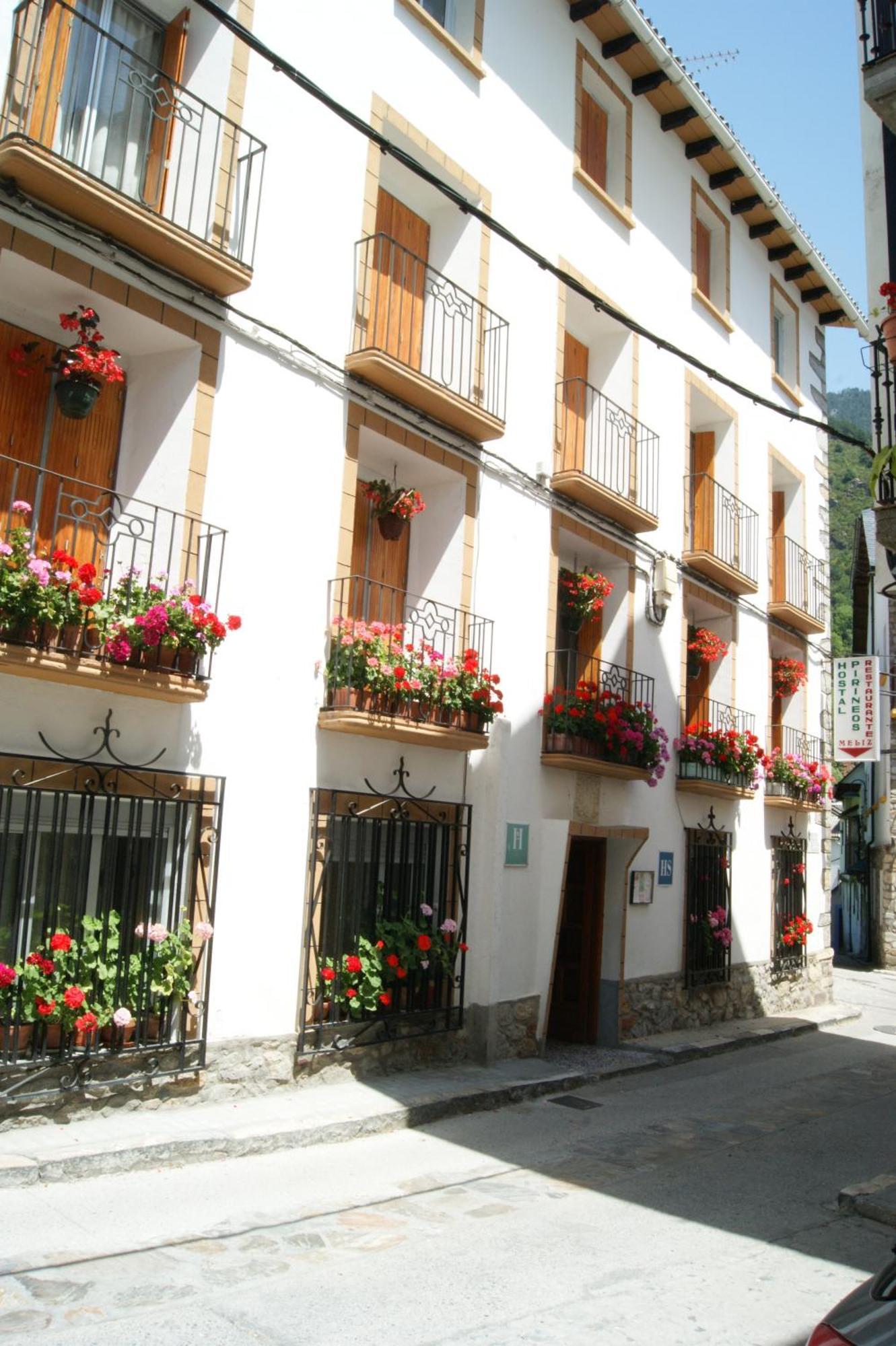 Hostal Pirineos Meliz Bielsa Ngoại thất bức ảnh