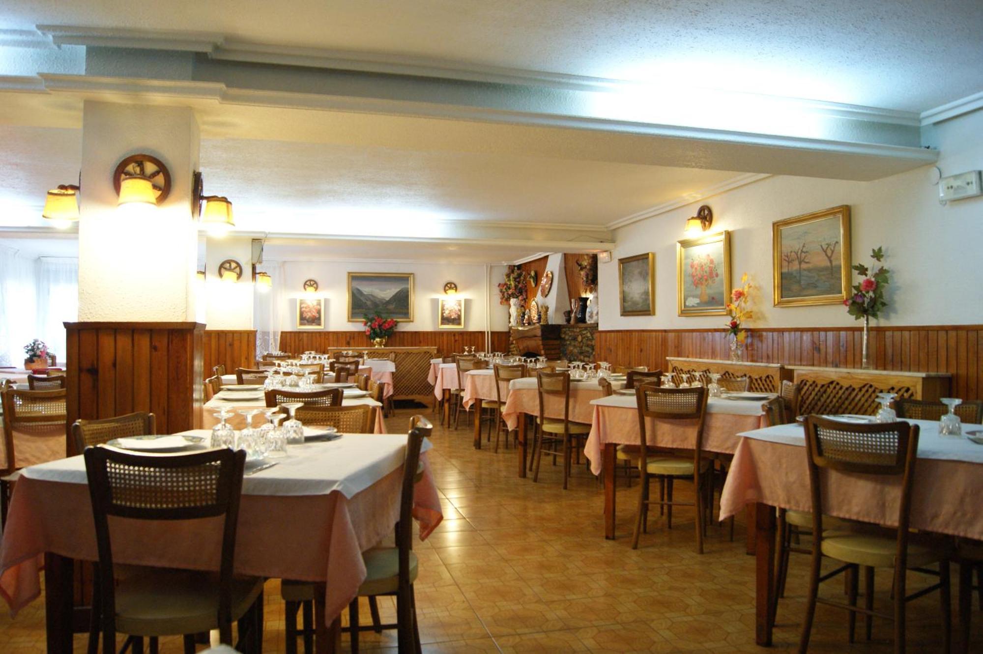 Hostal Pirineos Meliz Bielsa Ngoại thất bức ảnh